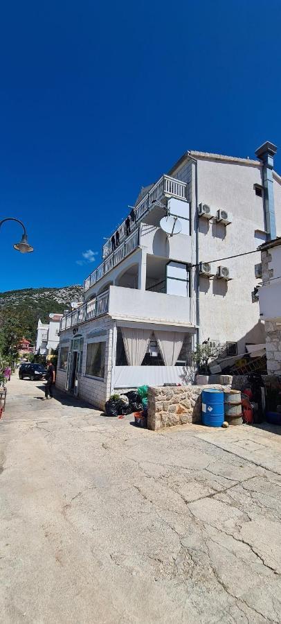 Apartments Ana I Ante Milna  Exterior photo