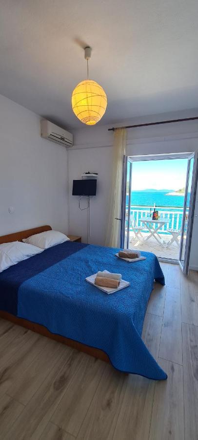 Apartments Ana I Ante Milna  Exterior photo
